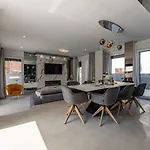 Ren Villa