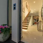 Ren Villa