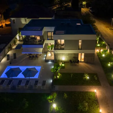 Ren - With Heated Pool