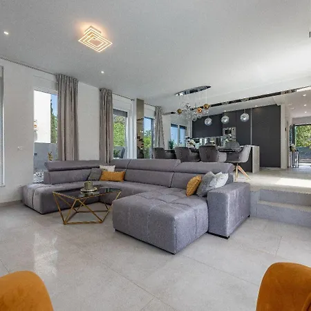 Holiday home Ren - With Heated Pool