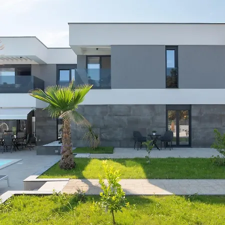 Holiday home Ren - With Heated Pool Zaton (Zadar)