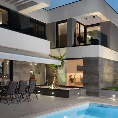 Holiday home Ren - With Heated Pool