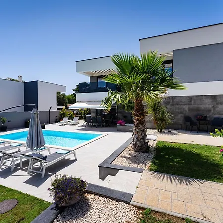 Holiday home Ren - With Heated Pool *